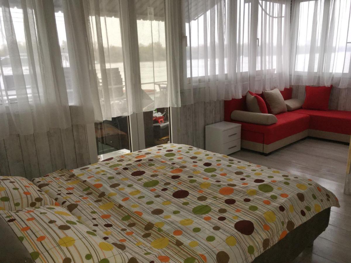 Hotel Splav Guest Hause Gusar Belgrado Esterno foto